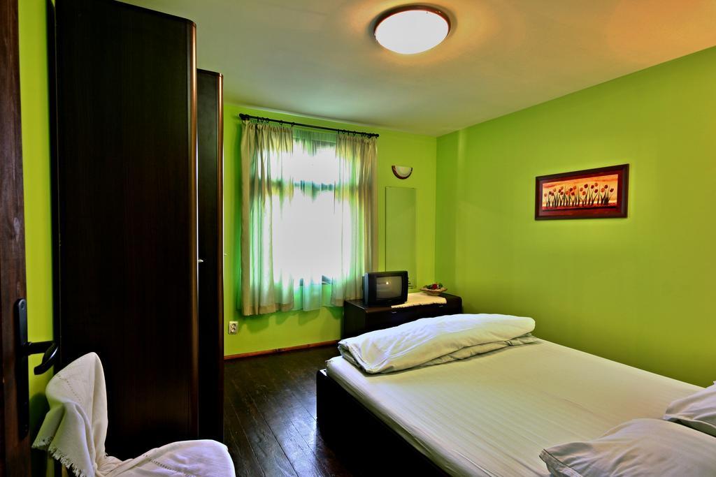 Private 4Br-2Ba Guest House Dryanovo With Pool And Free Parking Exterior photo